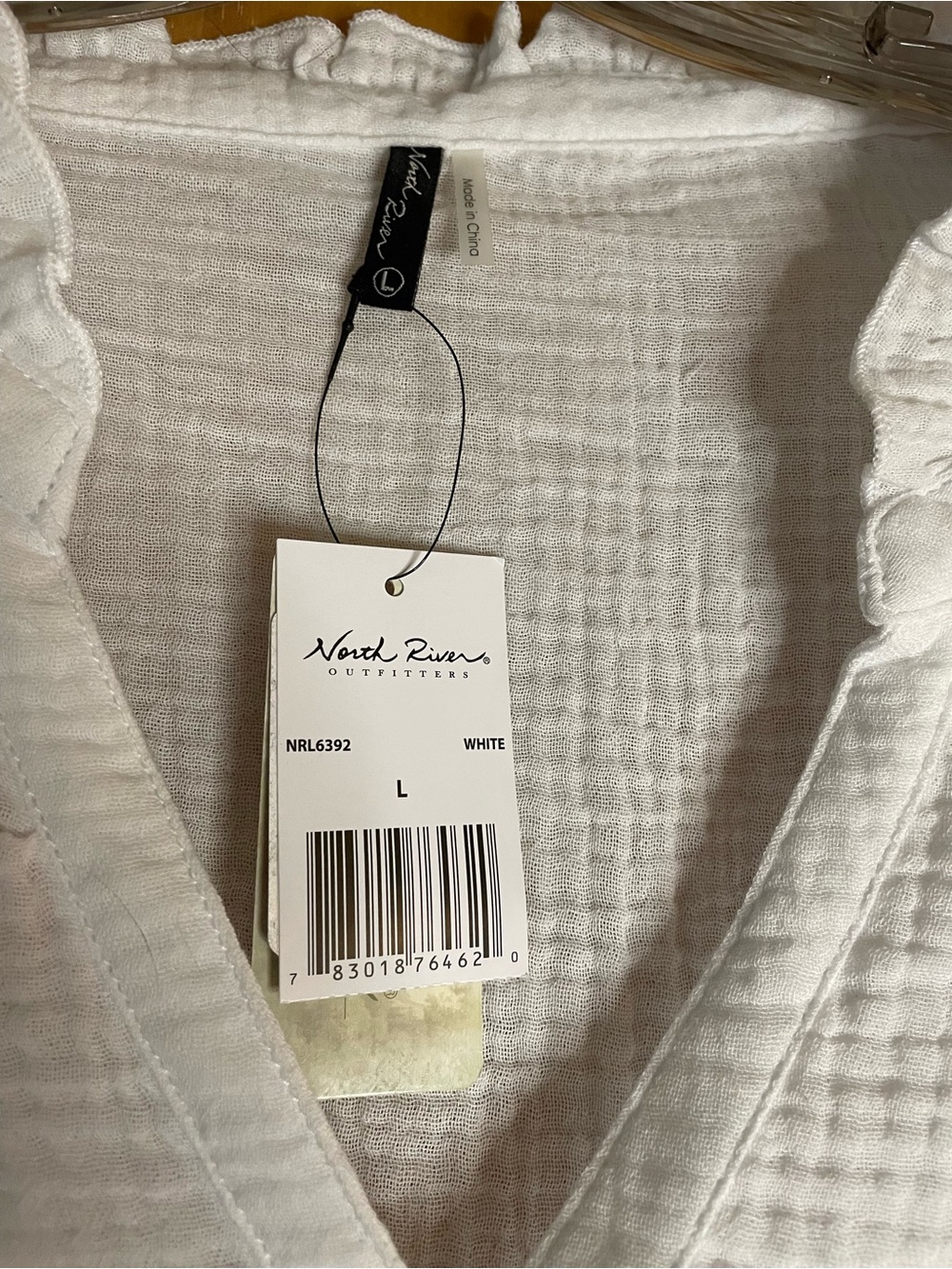Relaxed White Ruffled V-Neck Button-Front Blouse - Picture 3 of 6